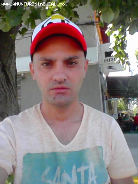 un bărbat din Reșița care cauta femei căsătorite din Oradea